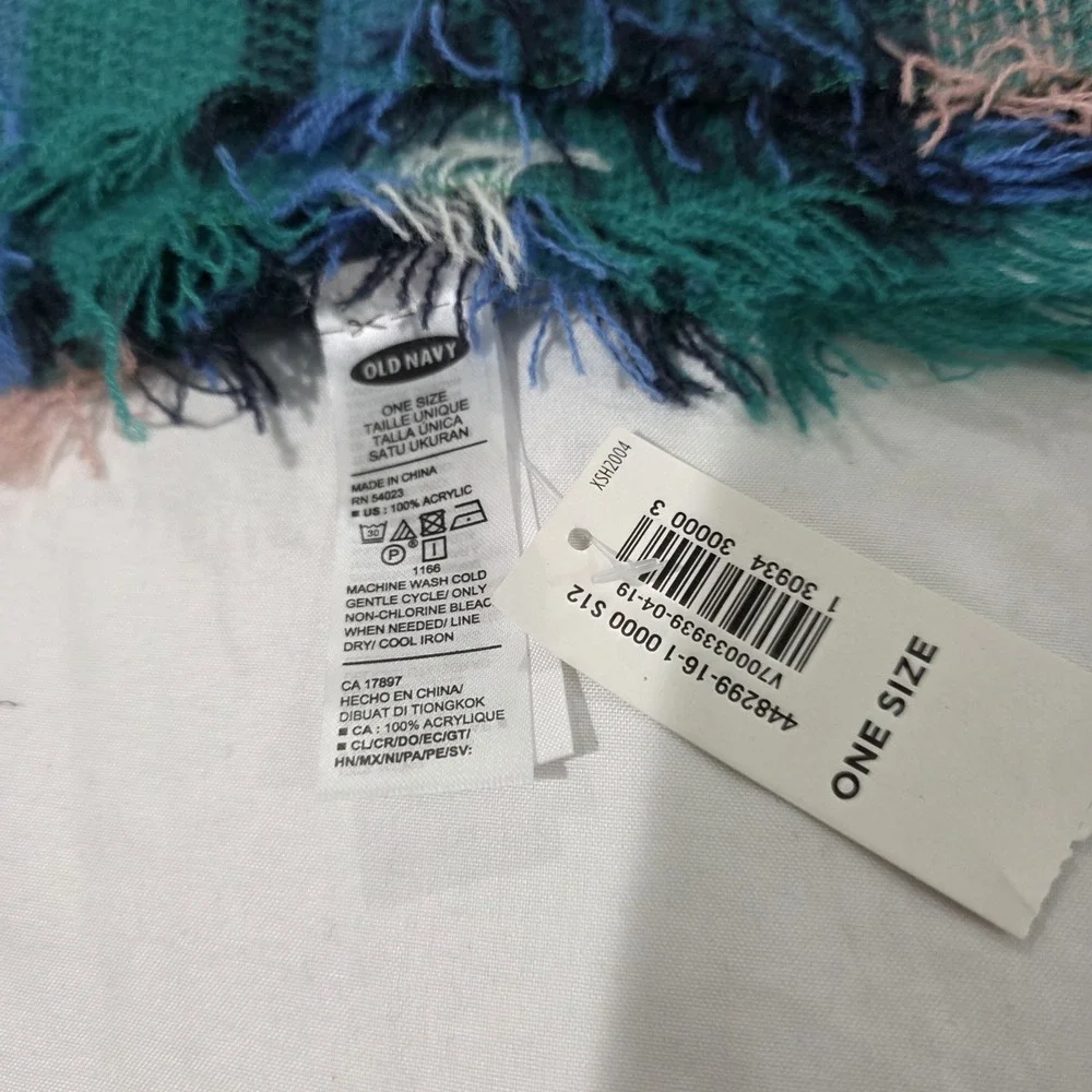 Old‎ Navy Blanket Scarf Plaid Cozy Soft Fringe Hem